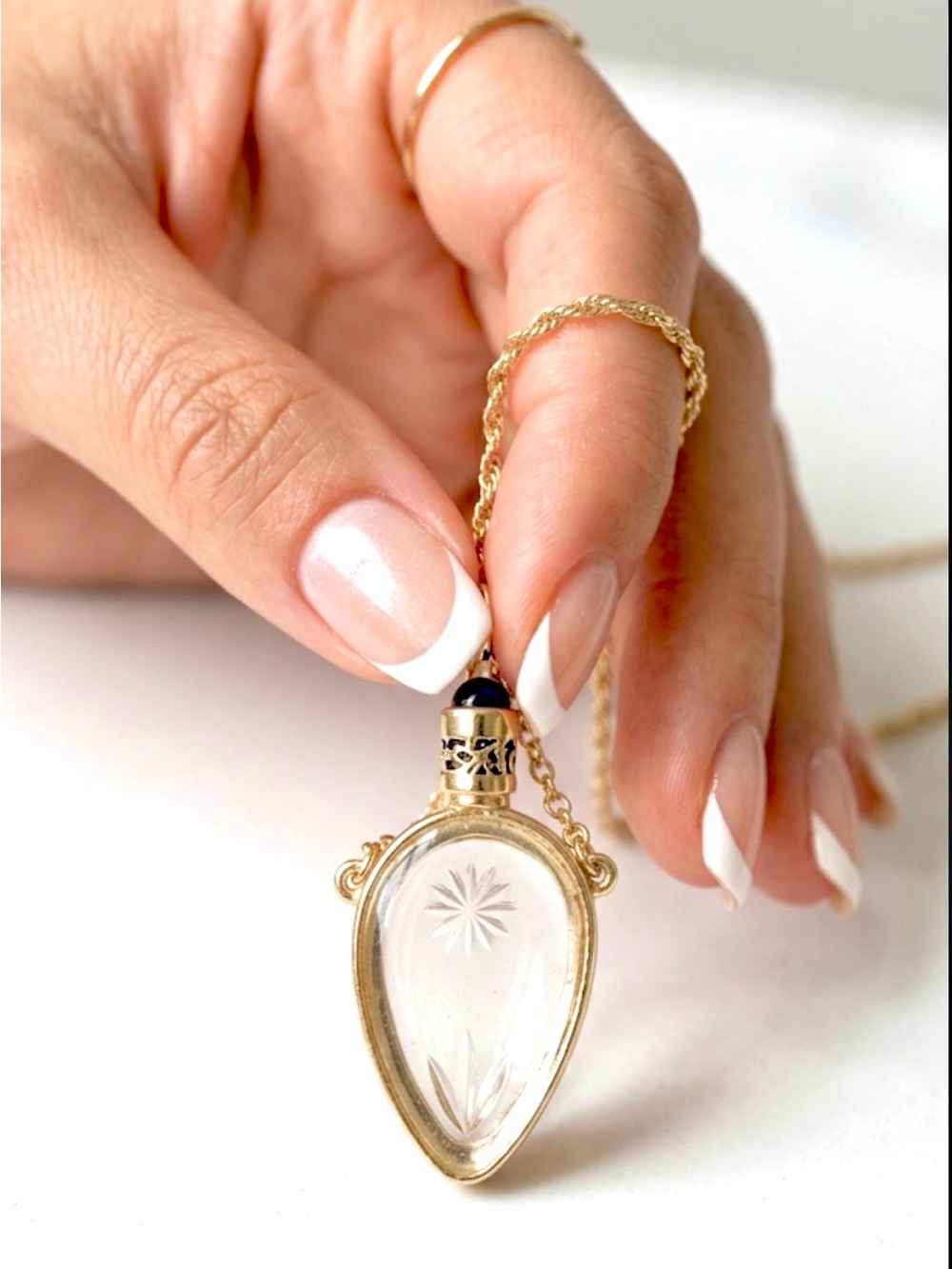 Vintage Gold Teardrop Glass Pendant Necklace - Elegant Clear & Gold